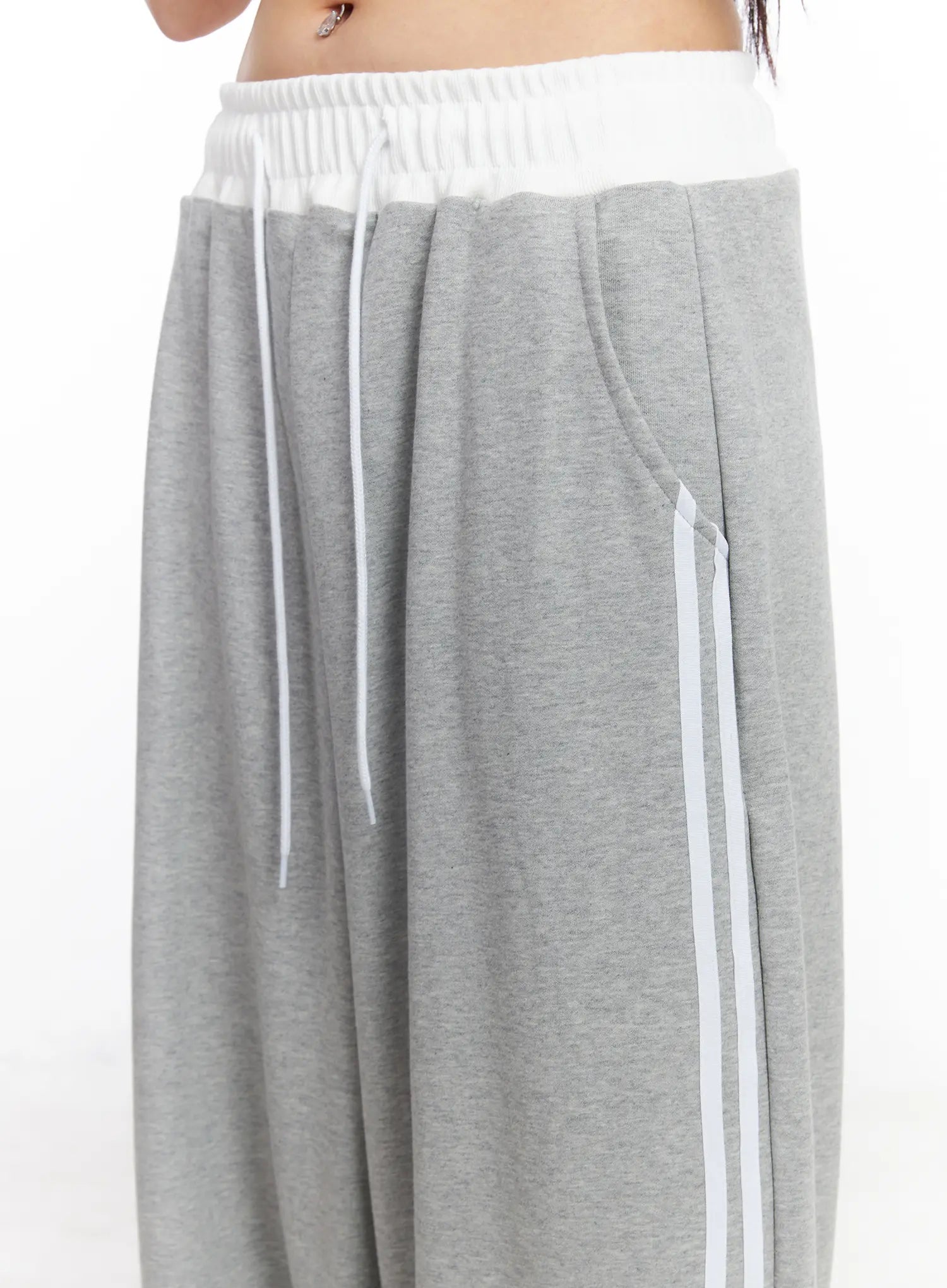 layered-two-tone-sweatpants-cf506-1