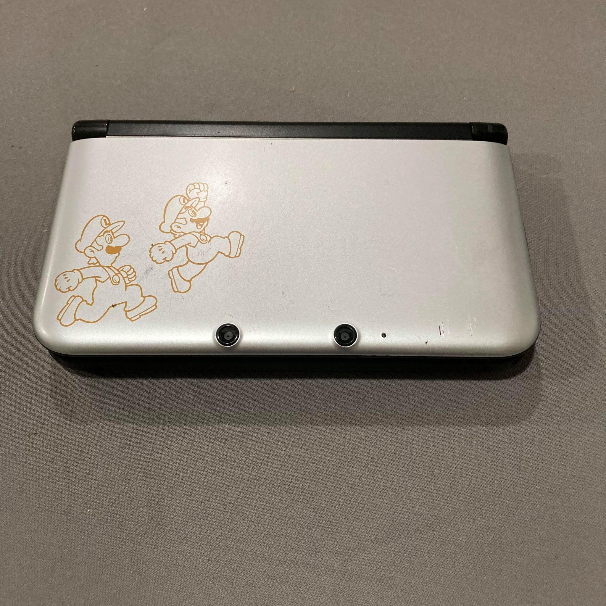 Nintendo Silver 3DS XL with Mario & Luigi : Dream Team Console