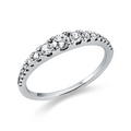Ring 18 kt WG, 12 Brill. 0,30 ct, TW-si, 1 Brill. 0,14 ct, TW-si, 4 Brill. 0,03 ct, TW-si