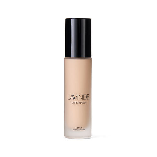 Lavinde Copenhagen Natural Glow Liquid Foundation | Sand 203 fra Lavinde Copenhagen