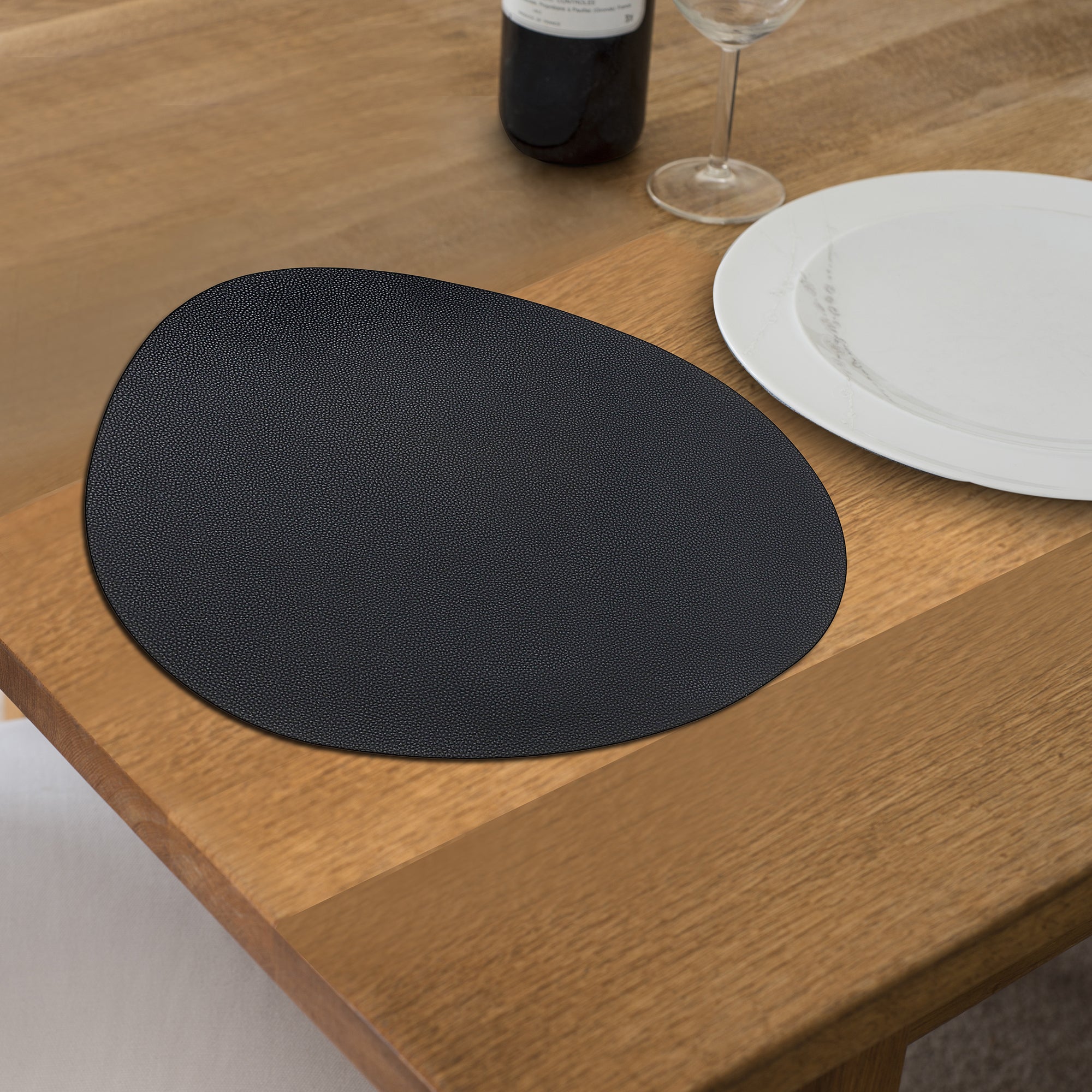 REVERSIBLE PLEATHER PEBBLE PLACEMAT (GRAY)