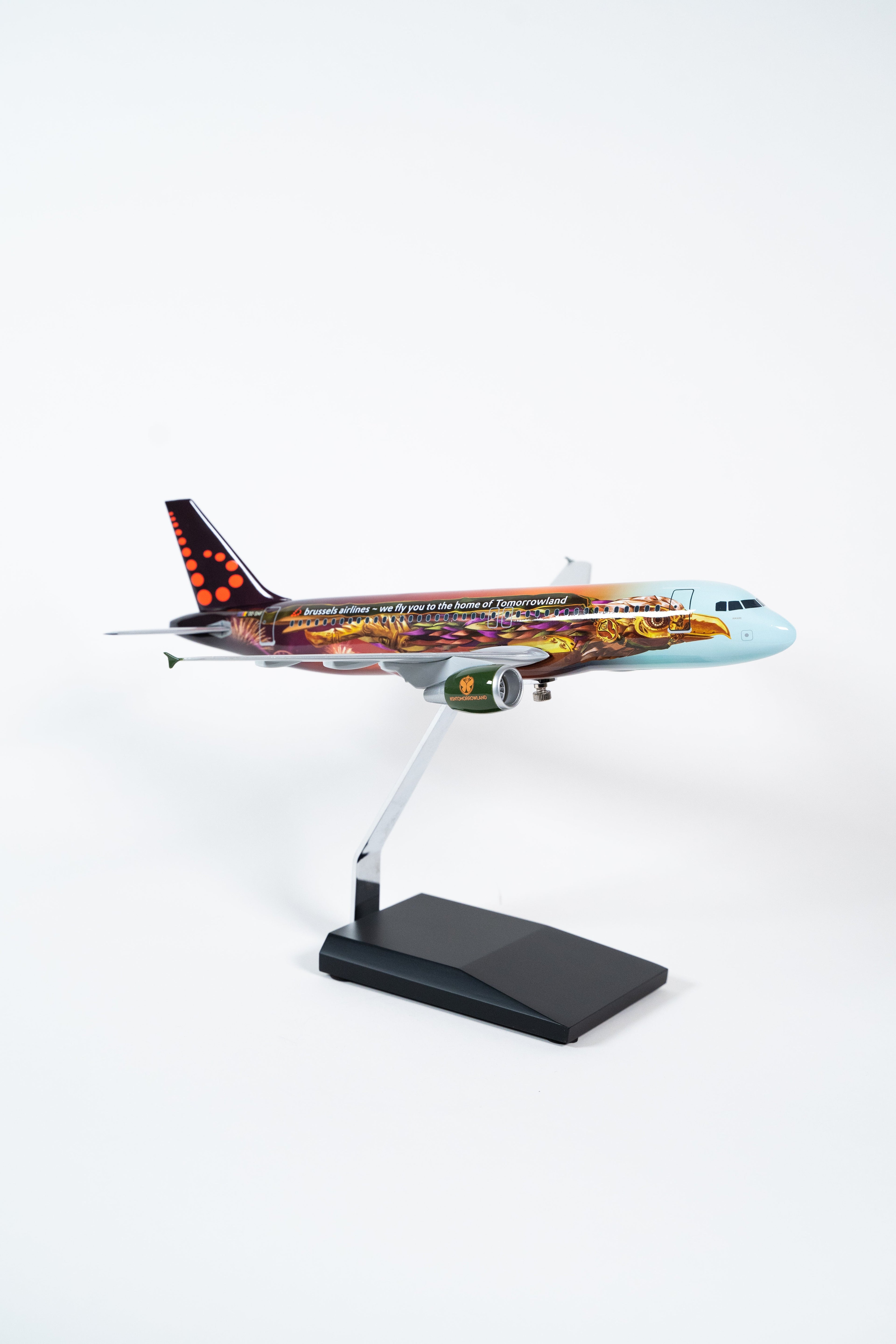Brussels Airlines A320-200 OO-SNF “Amare”, 1:100 (snapfit)