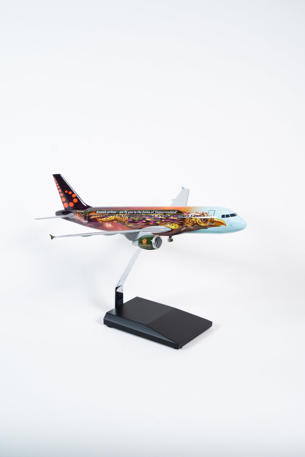 Brussels Airlines A320-200 OO-SNF “Amare”, 1:100 (snapfit)
