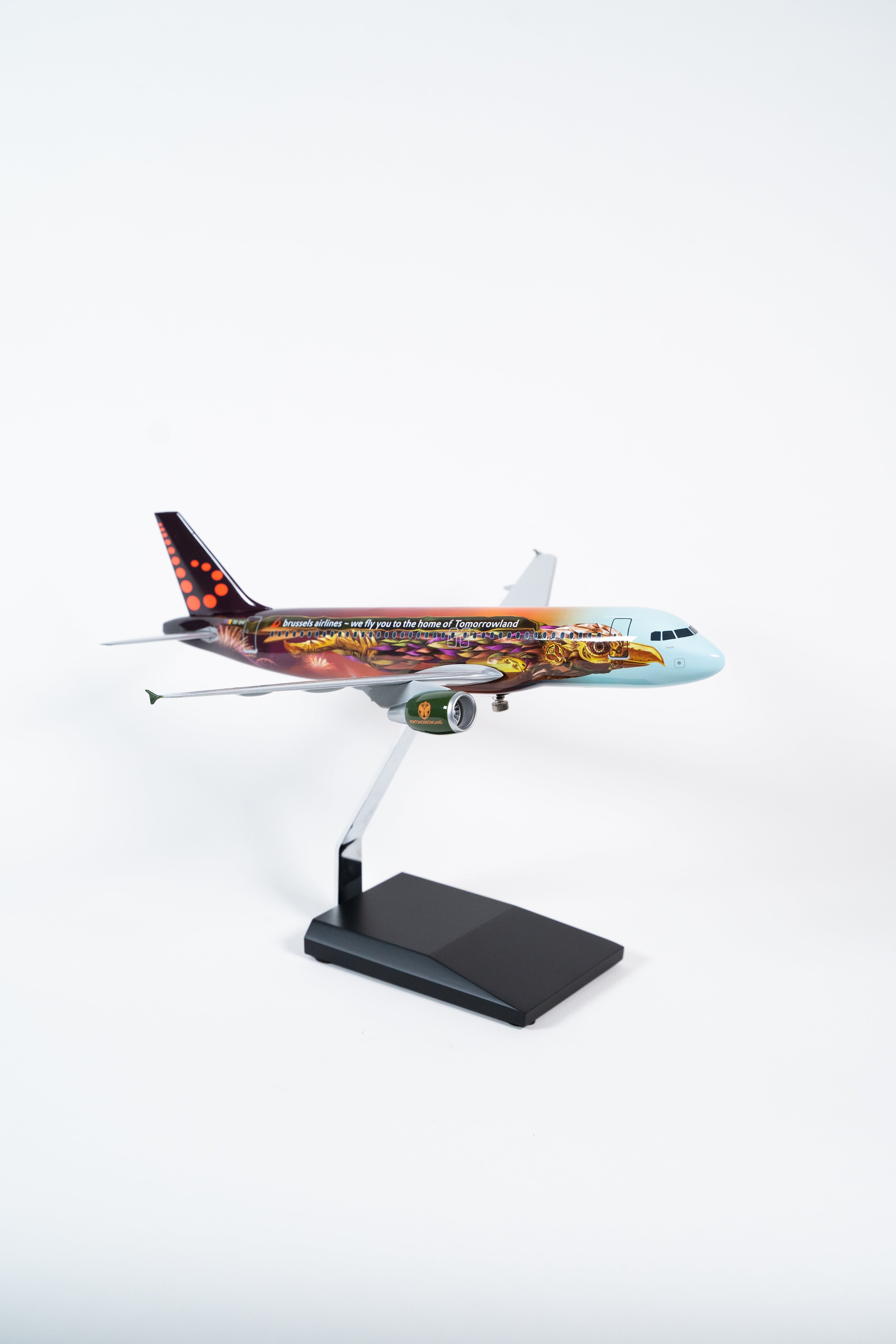 Brussels Airlines A320-200 OO-SNF “Amare”, 1:100 (snapfit)
