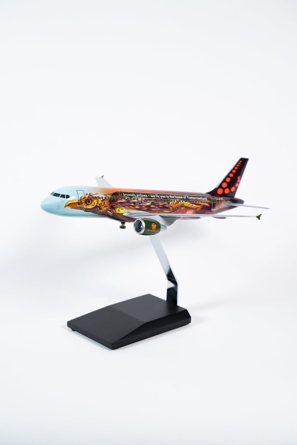 Brussels Airlines A320-200 OO-SNF “Amare”, 1:100 (snapfit)