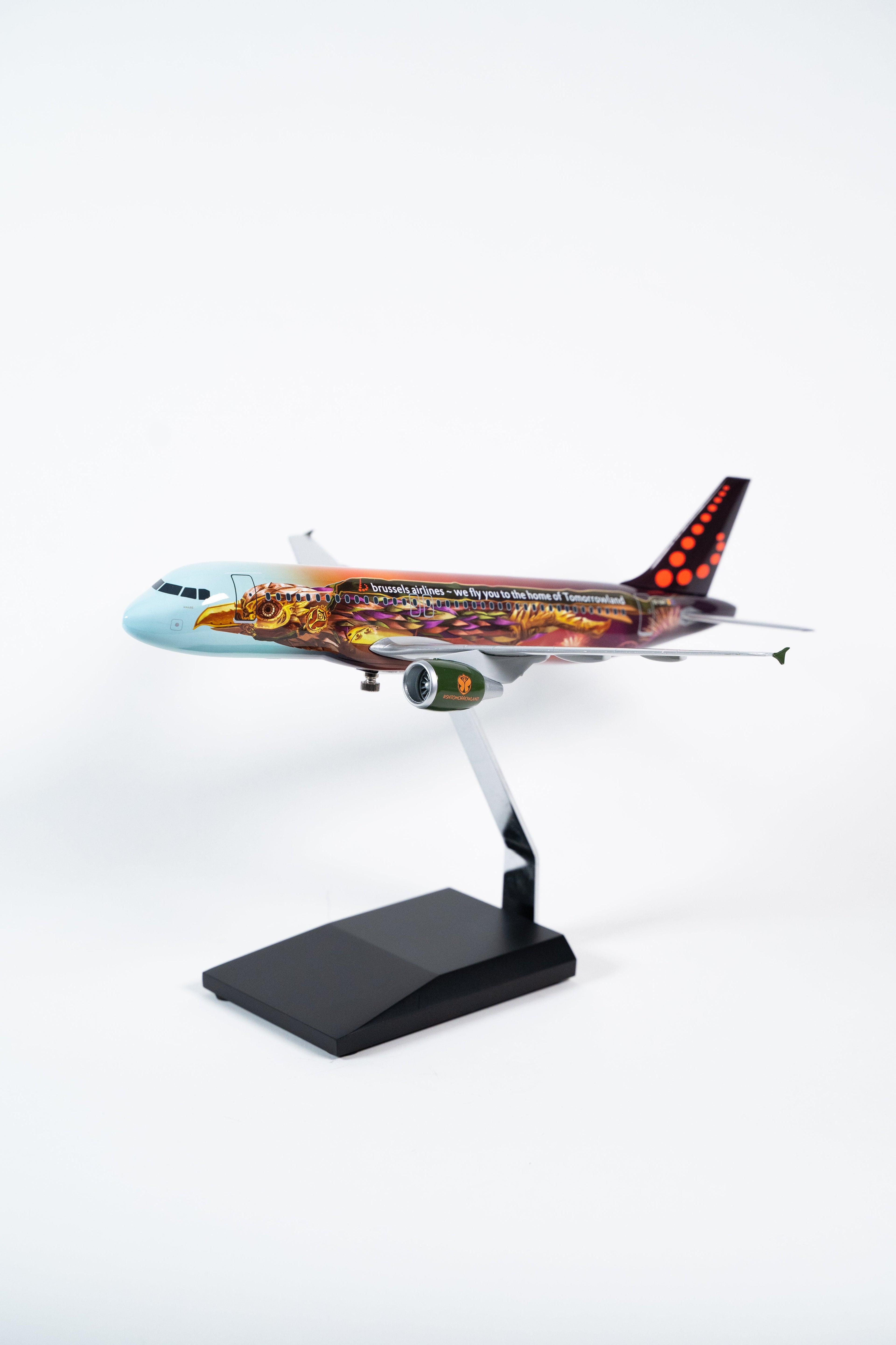 Brussels Airlines A320-200 OO-SNF “Amare”, 1:100 (snapfit)