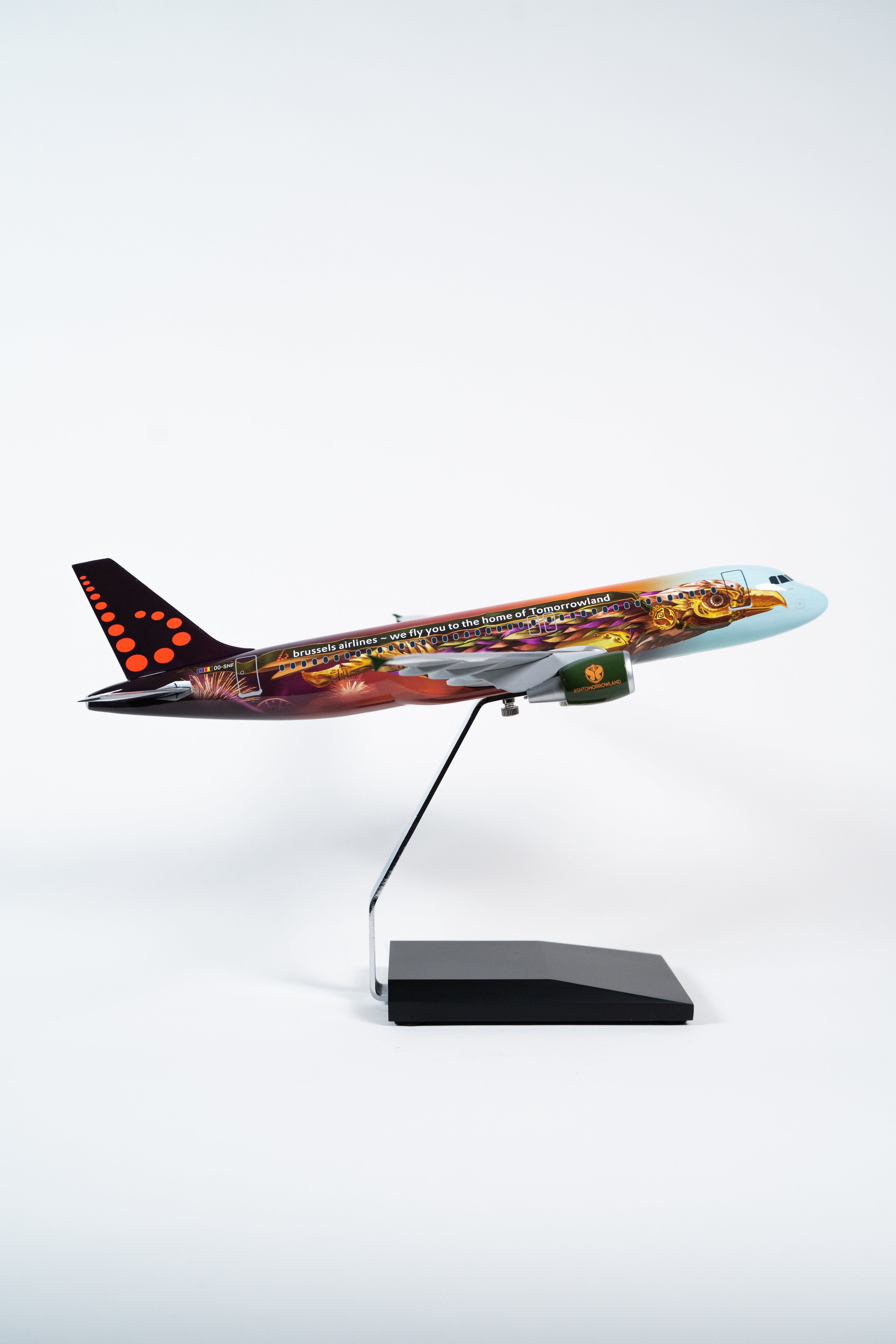 Brussels Airlines A320-200 OO-SNF “Amare”, 1:100 (snapfit)
