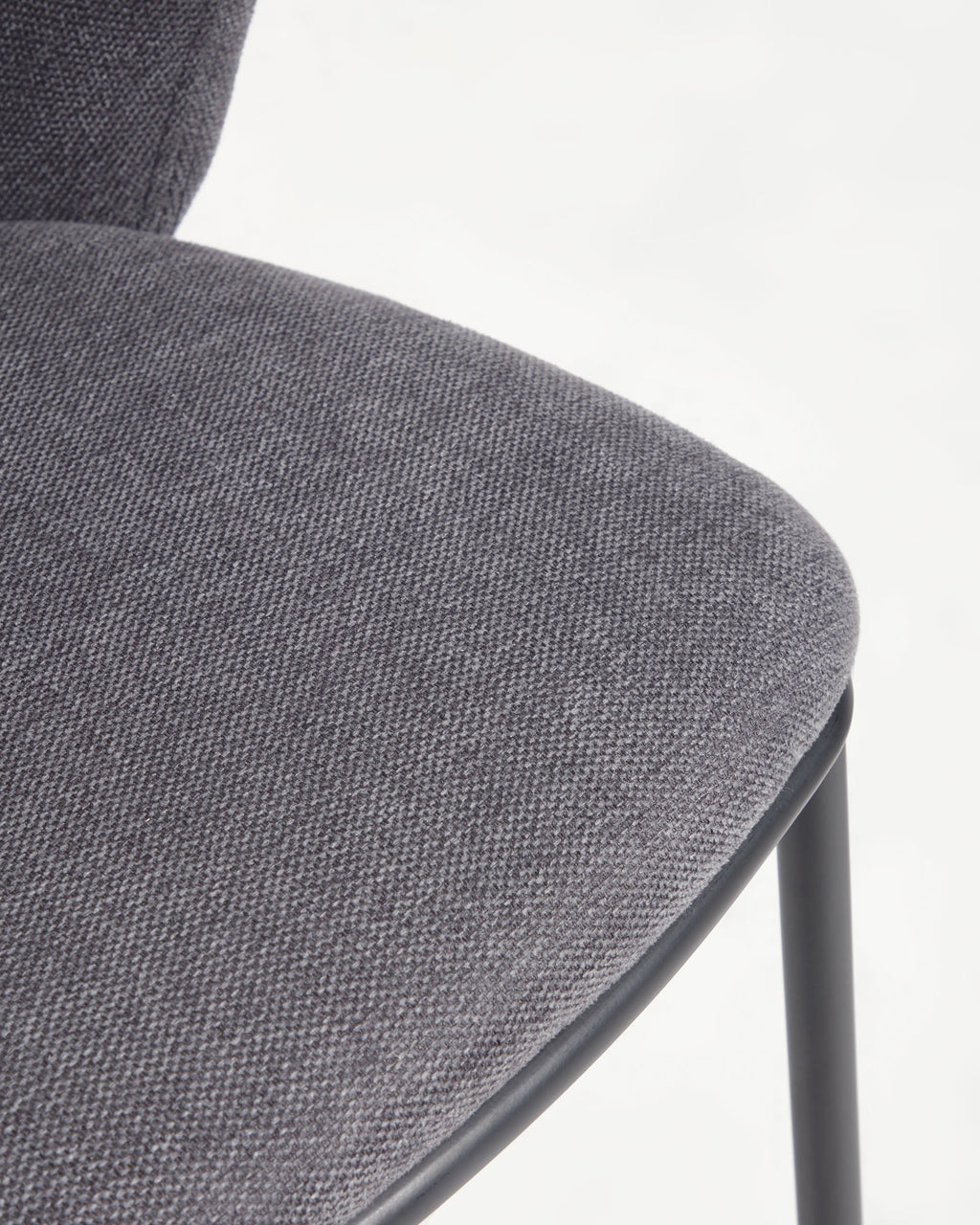 Sgabello Ciselia in ciniglia grigio scuro e gambe acciaio nero altezza 65 cm
