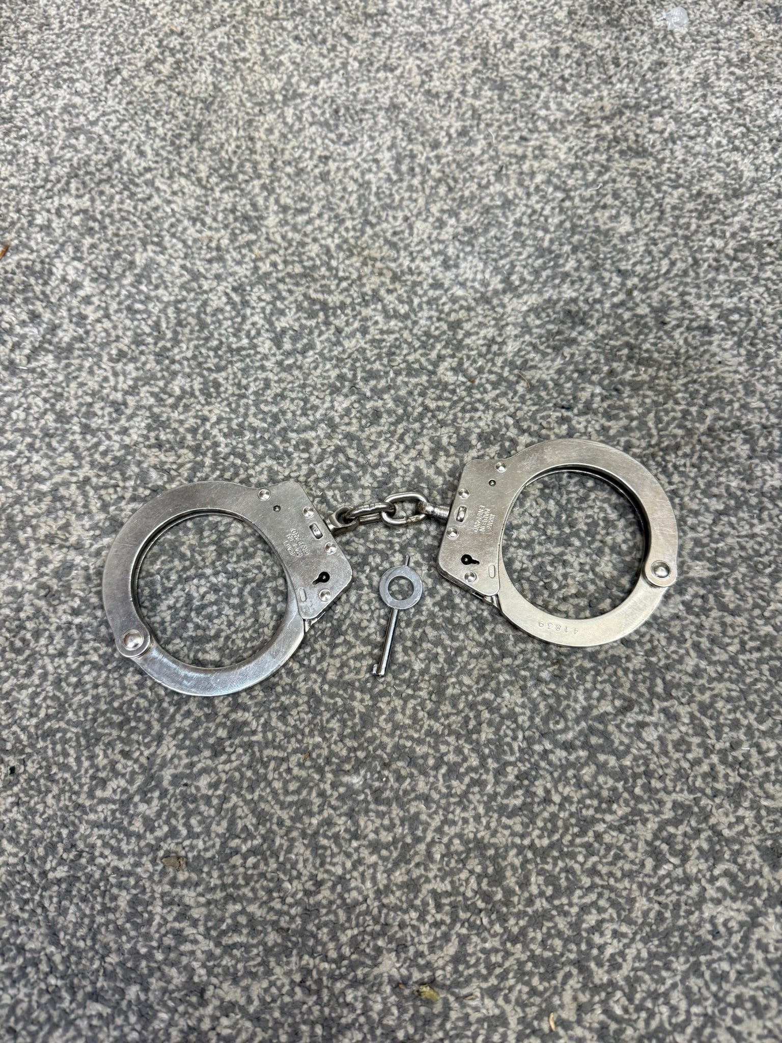 Ex Police Hiatt Chain Handcuffs & 1x Key Security Cuffs Collectible Memorabilia