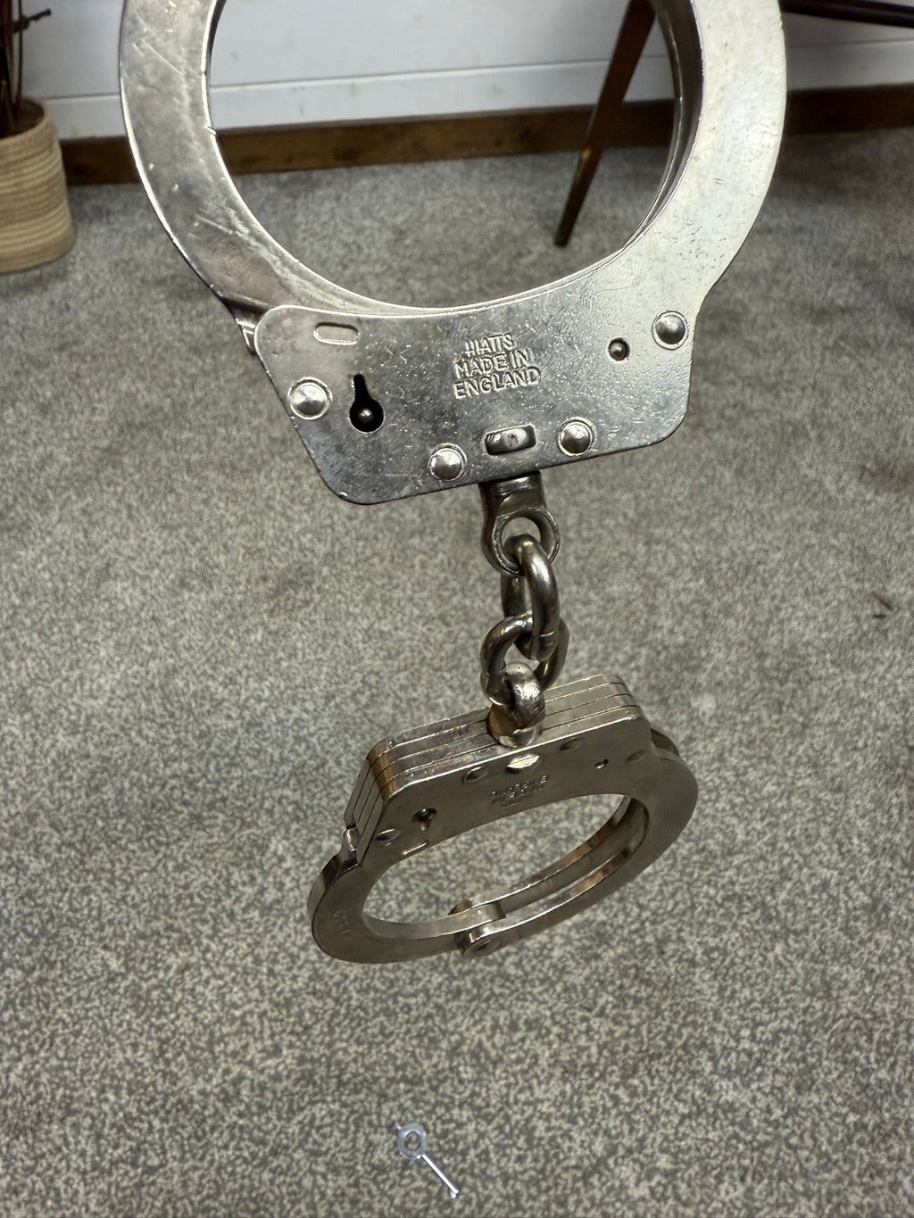 Ex Police Hiatt Chain Handcuffs & 1x Key Security Cuffs Collectible Memorabilia