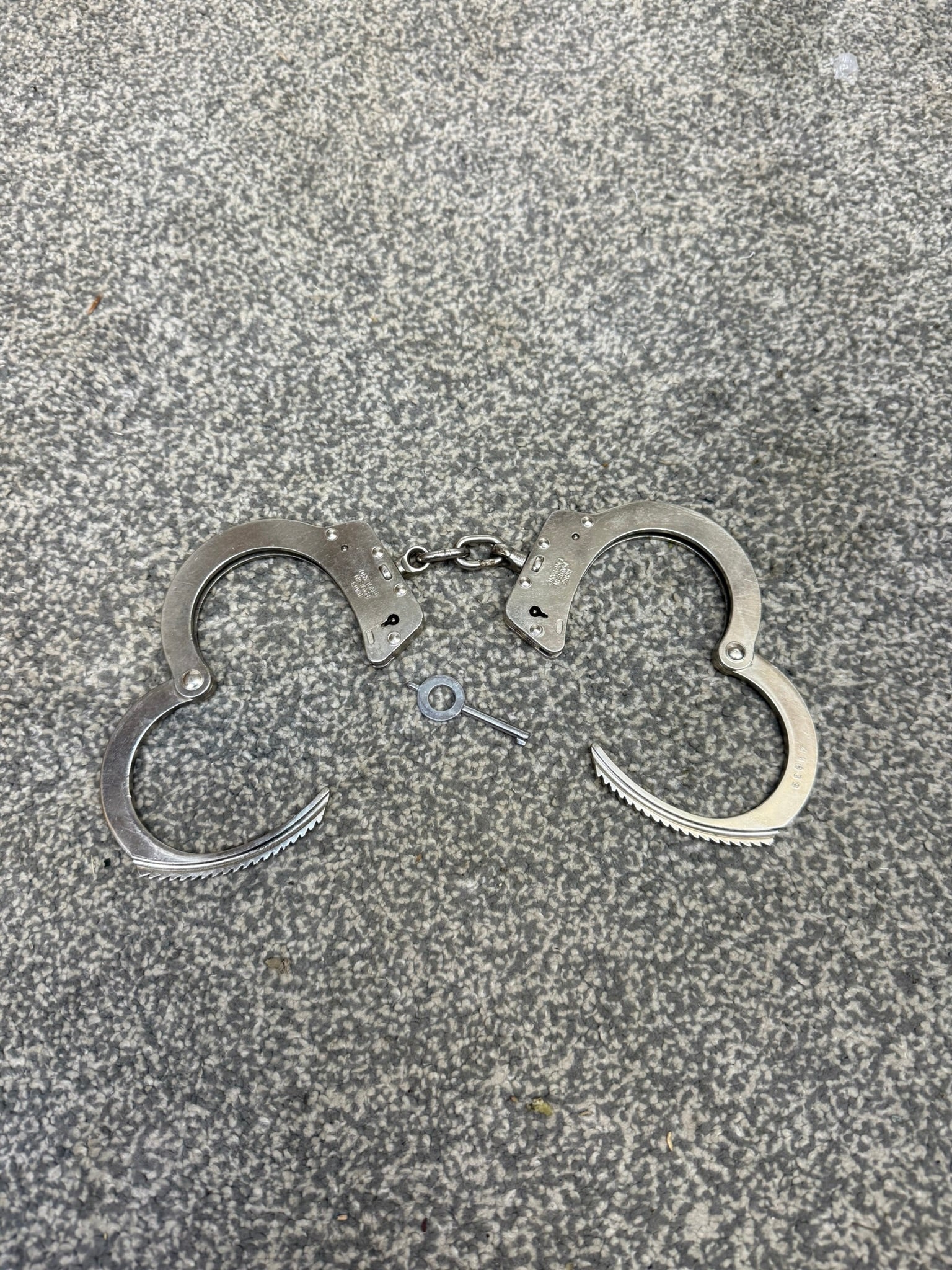 Ex Police Hiatt Chain Handcuffs & 1x Key Security Cuffs Collectible Memorabilia