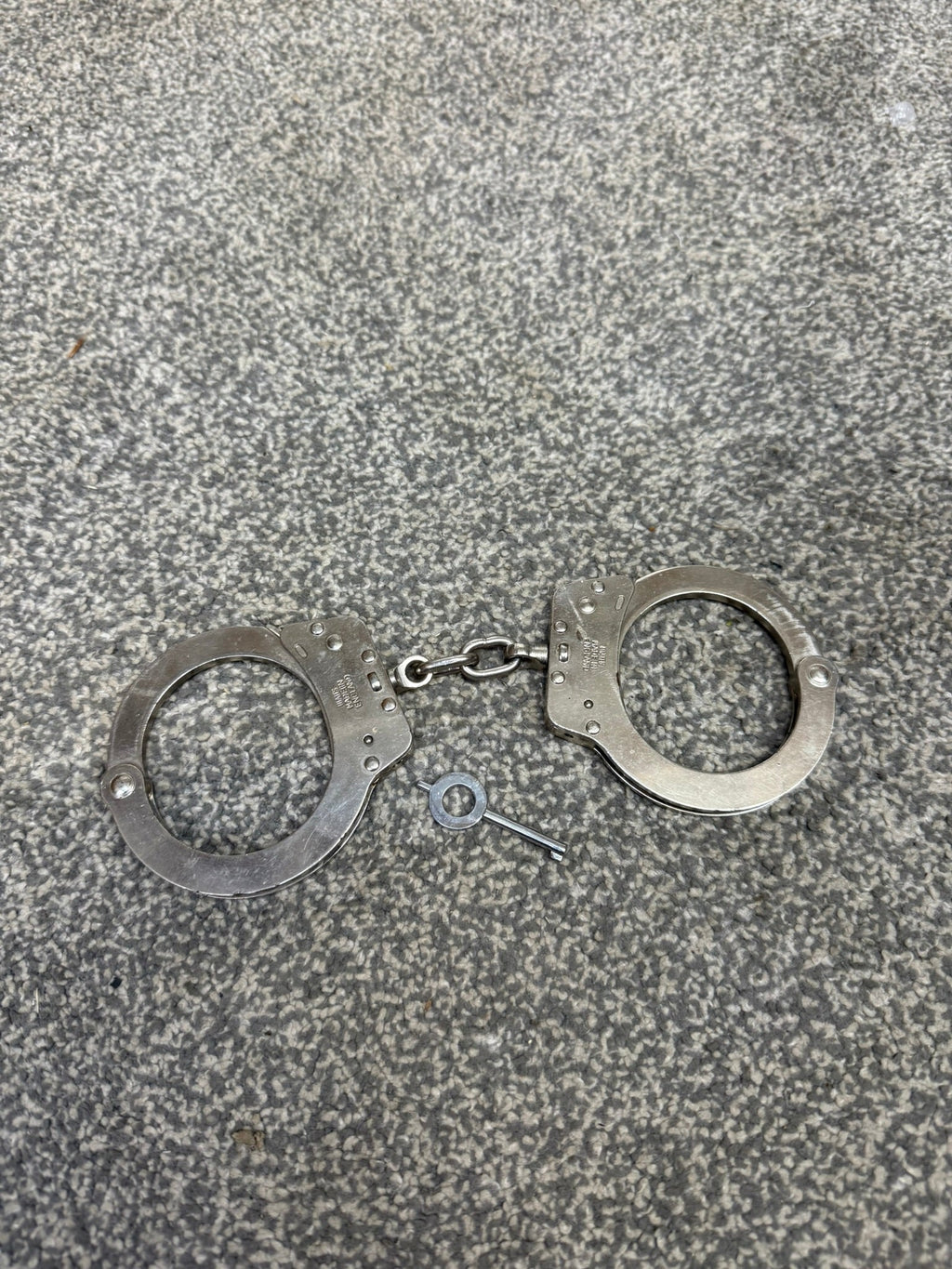 Ex Police Hiatt Chain Handcuffs & 1x Key Security Cuffs Collectible Memorabilia
