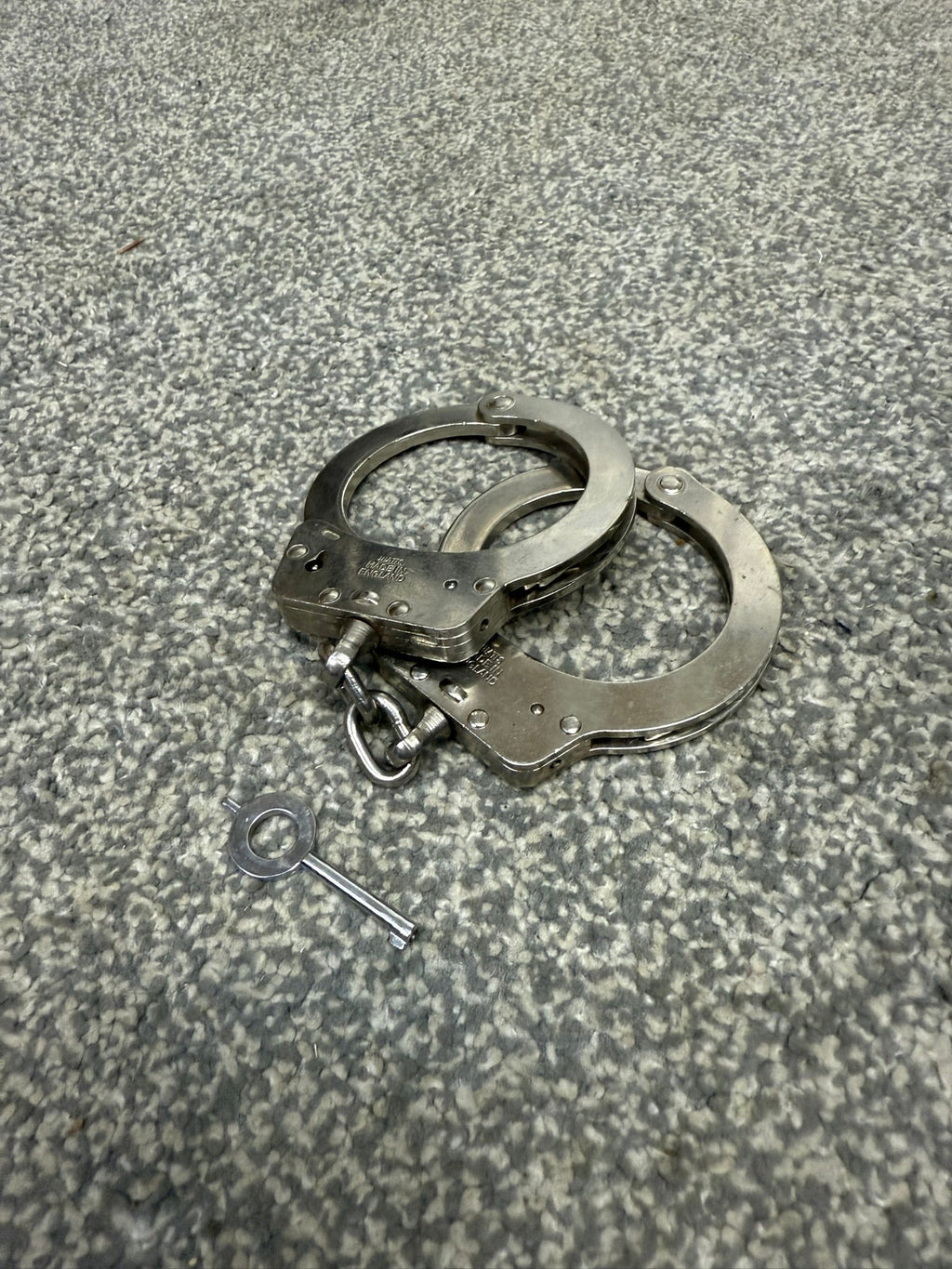 Ex Police Hiatt Chain Handcuffs & 1x Key Security Cuffs Collectible Memorabilia
