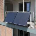 2 panneaux solaires plug and play sur un balcon