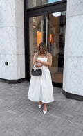 What to Wear If You Are Short and Chubby: A Stylist's Guide