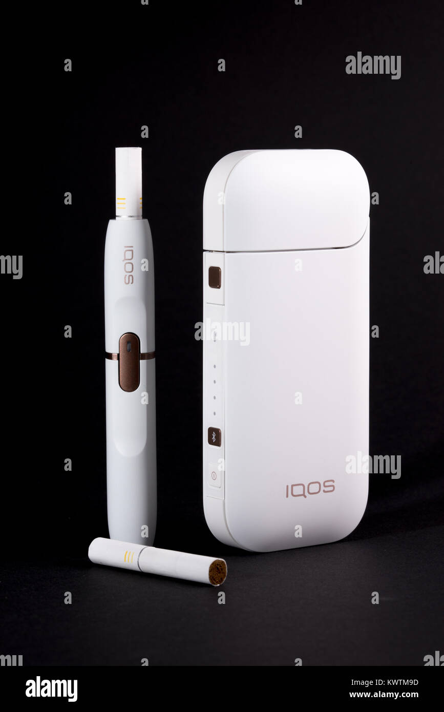 Alternative tobacco hi-res stock photography and images - Page 8